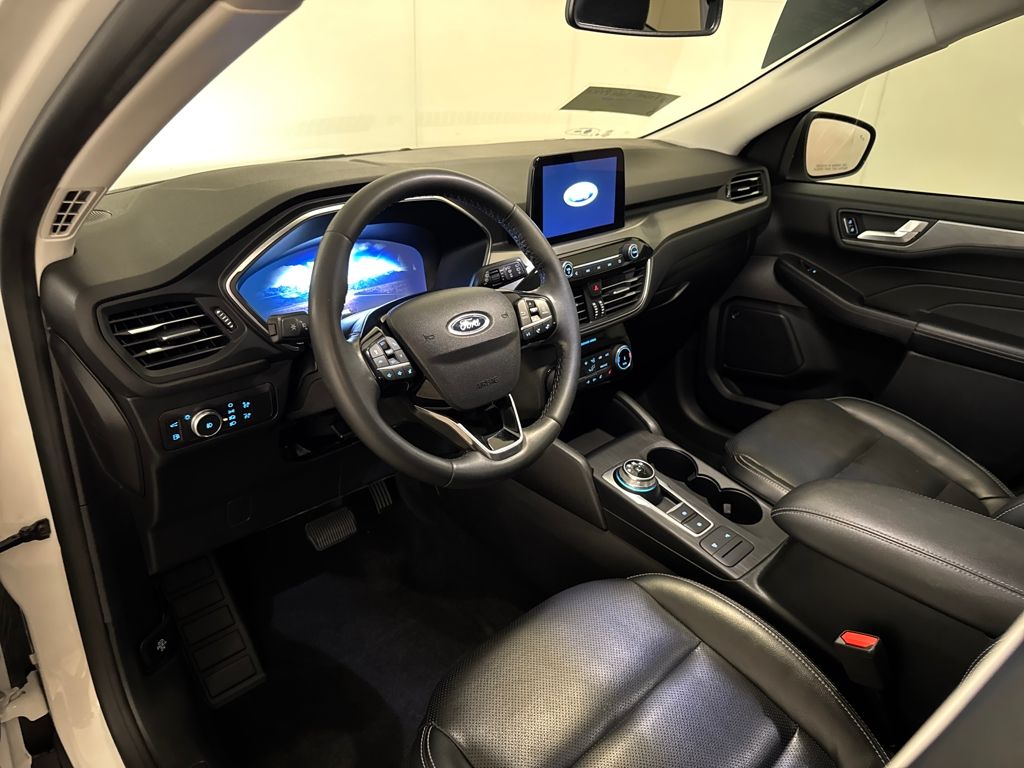2022 Ford Escape Titanium Hybrid photo 4
