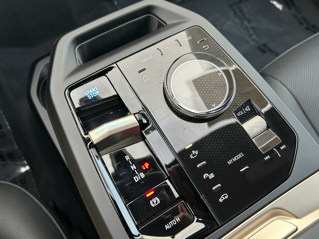 Thumbnail: 2022 BMW iX - 28