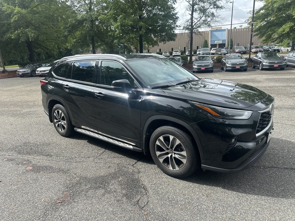 2022 Toyota Highlander XLE 29