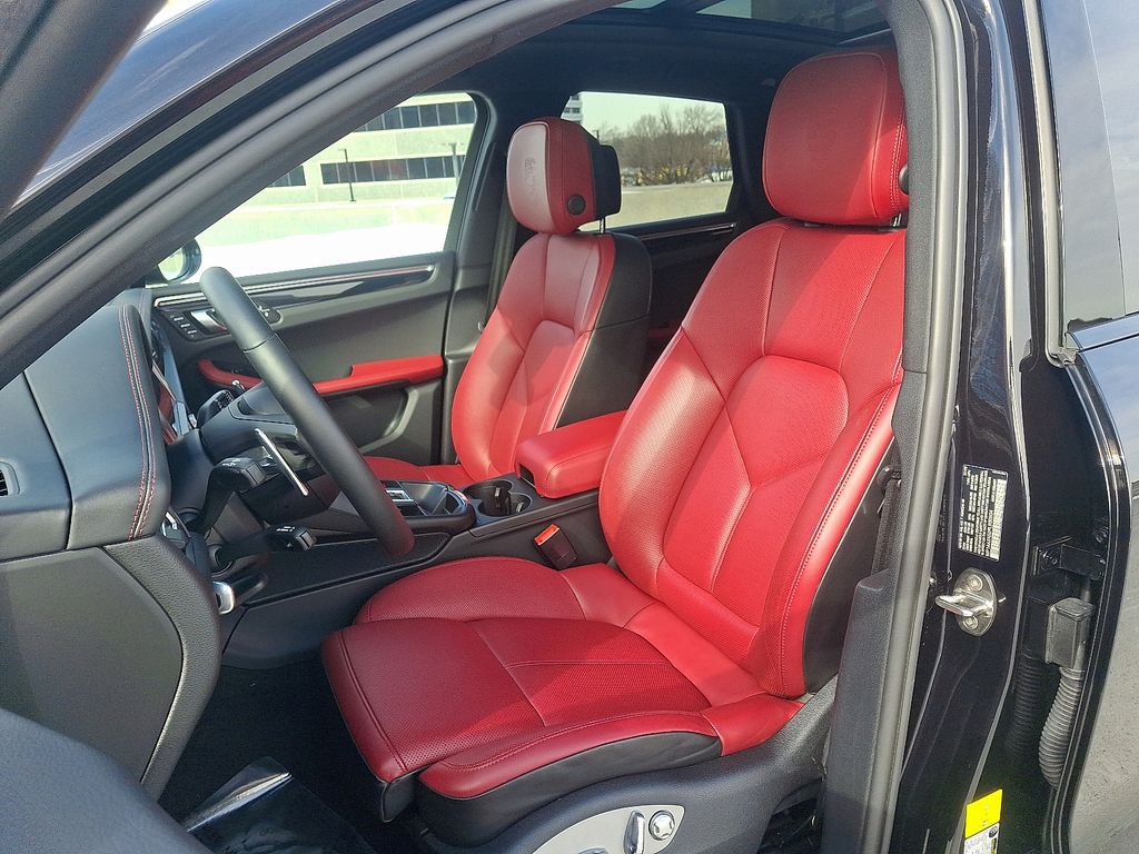 Thumbnail: 2023 Porsche Macan - 5