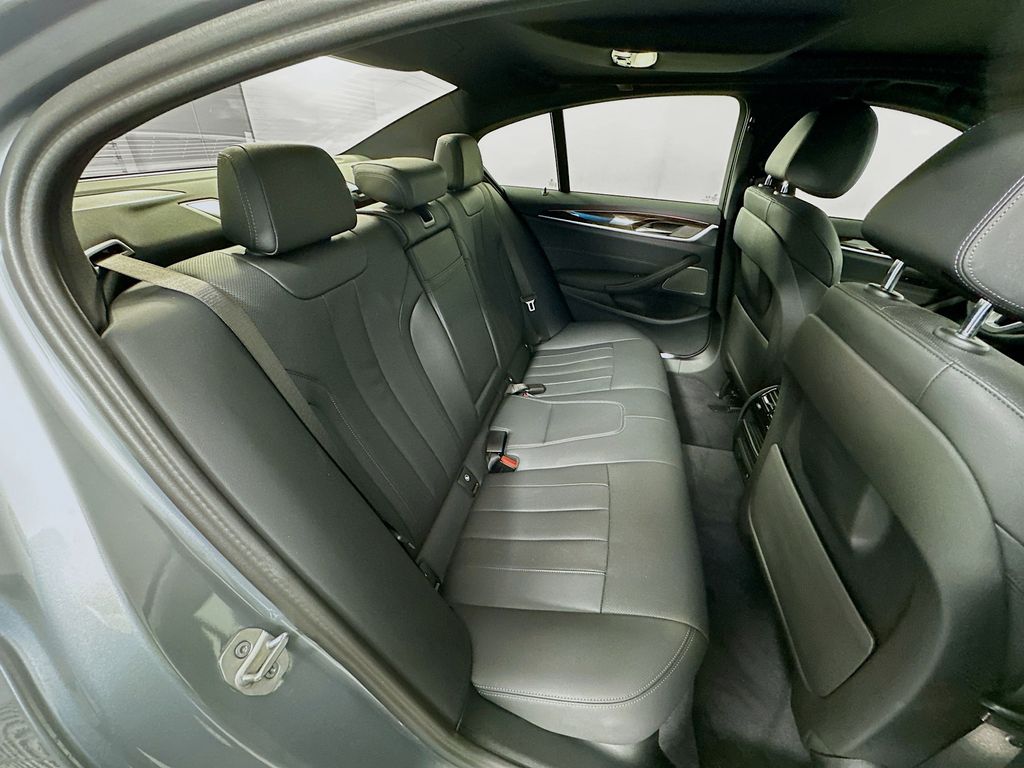 Thumbnail: 2023 BMW 5 Series - 28