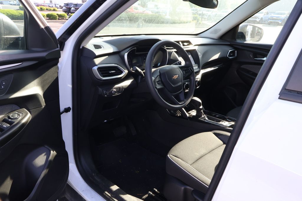 2023 Chevrolet TrailBlazer LS 12