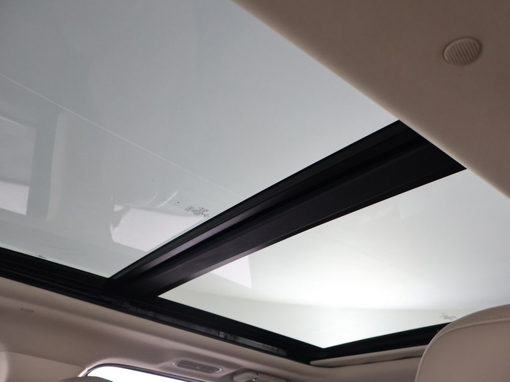 Used 2022 White Lincoln Reserve image 28