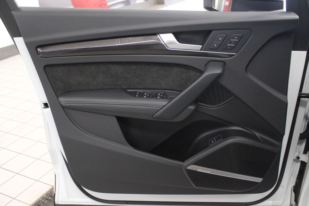 Thumbnail: 2024 Audi SQ5 - 14