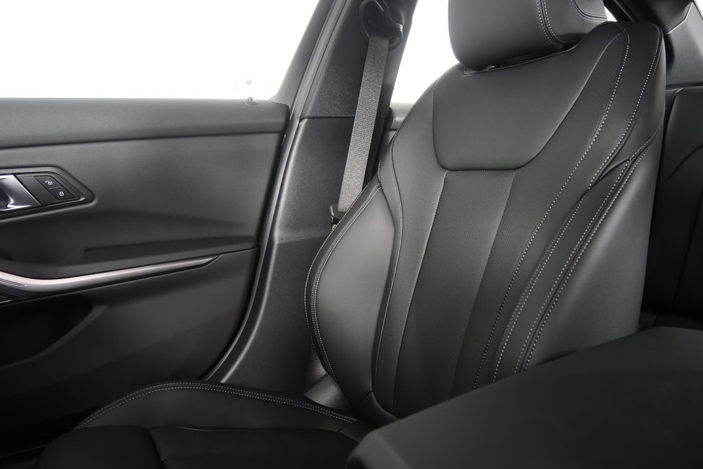 Thumbnail: 2026 BMW 3 Series - 25