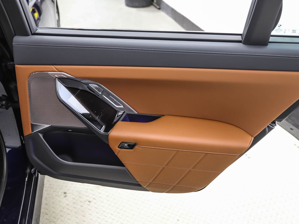 Thumbnail: 2024 BMW 7 Series - 23