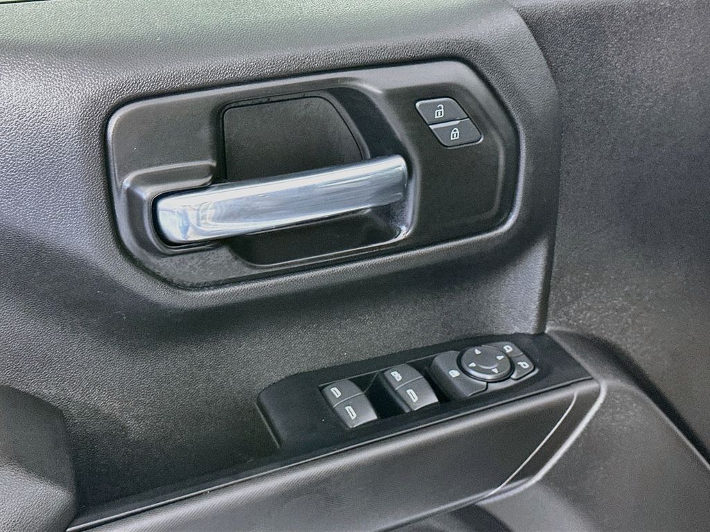 ChevroletSilverado 1500 LTD24