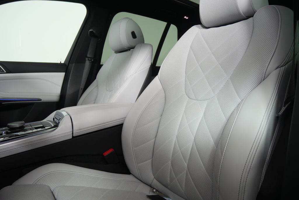 Thumbnail: 2025 BMW X5 - 11