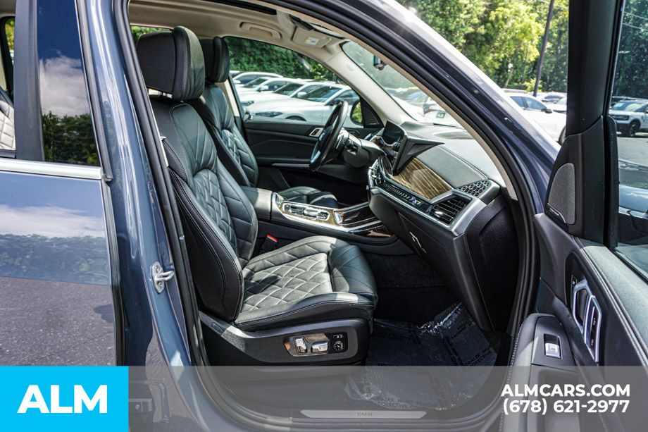 Used 2024 Black BMW xDrive40i image 27