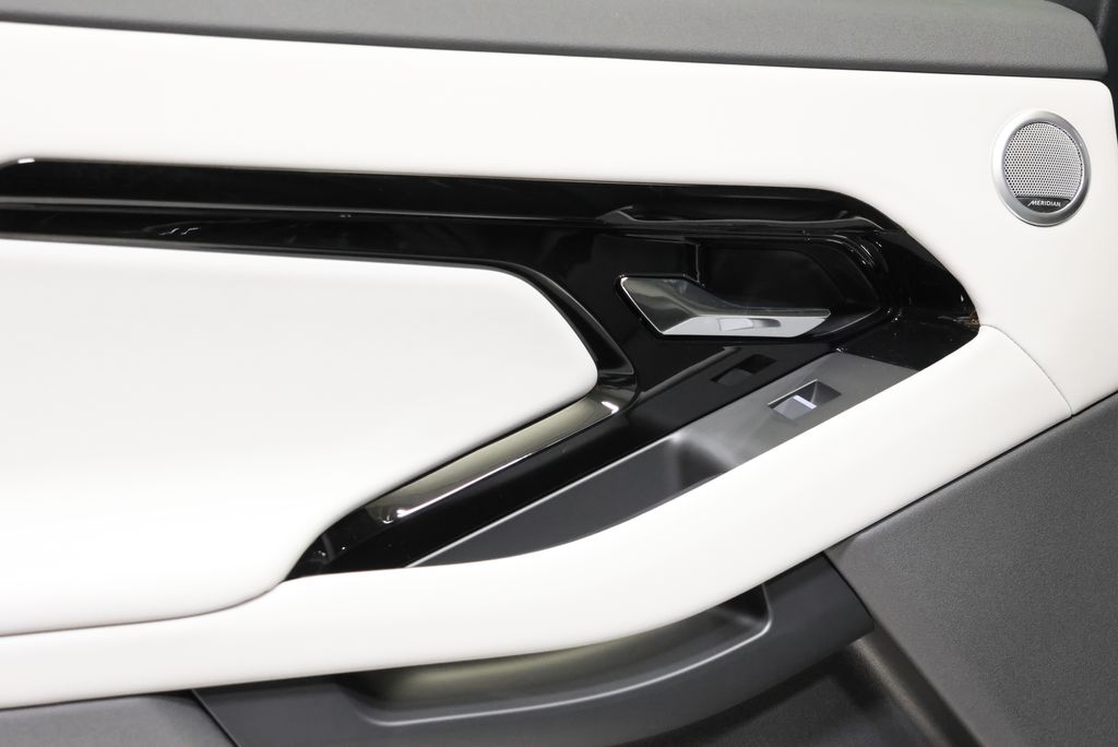 Thumbnail: 2026 Land Rover Range Rover Evoque - 31