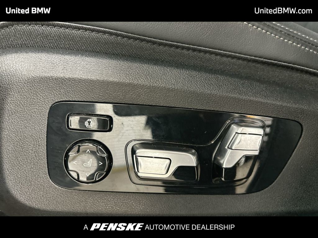 Thumbnail: 2025 BMW X7 - 12