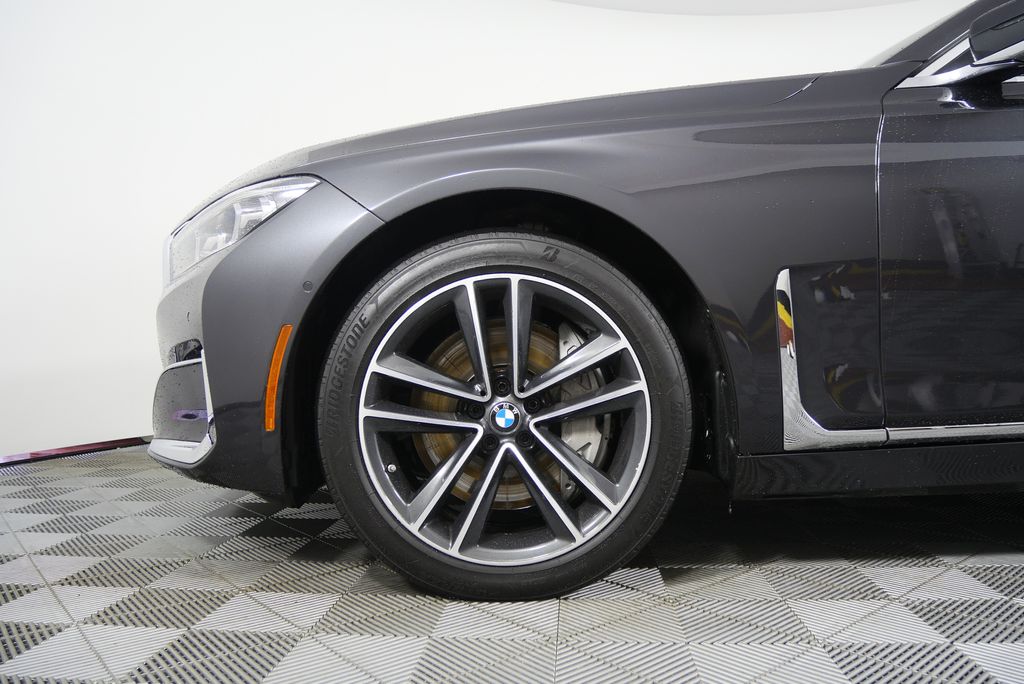 Thumbnail: 2021 BMW 7 Series - 7