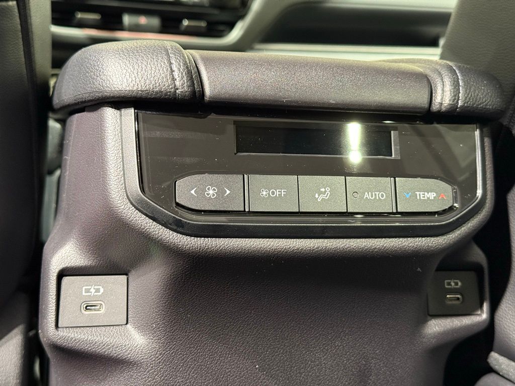 Thumbnail: 2026 Toyota Grand Highlander - 22