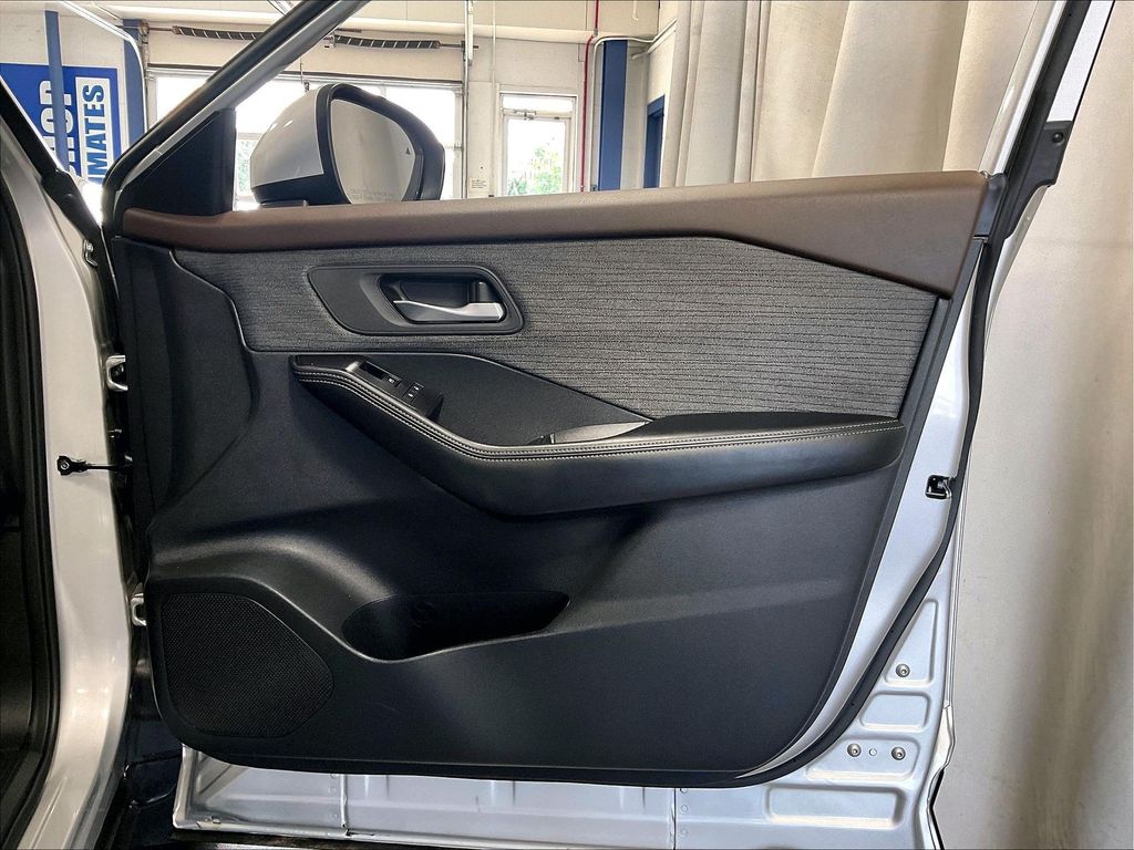 2023 Nissan Rogue — photo 12