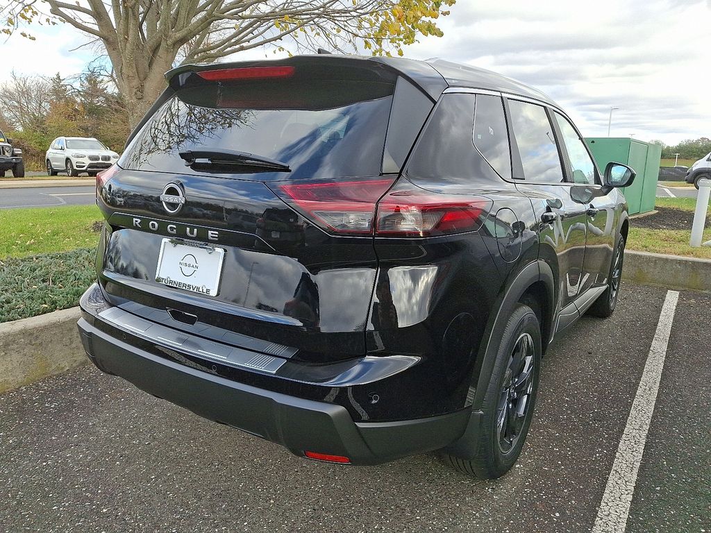 Thumbnail: 2026 Nissan Rogue - 4