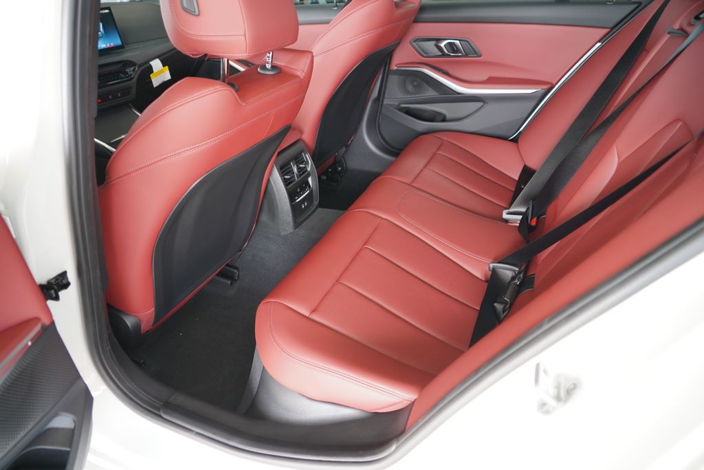 Thumbnail: 2026 BMW 3 Series - 19