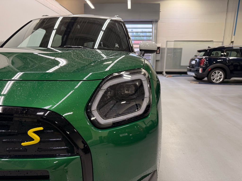 2025 MINI Cooper Countryman Iconic 9