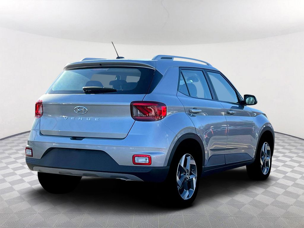 2025 Hyundai Venue SEL - 8