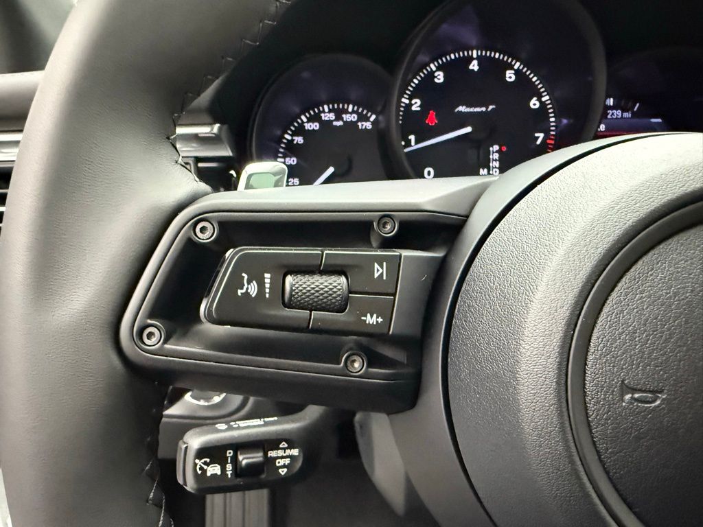 Thumbnail: 2026 Porsche Macan - 13