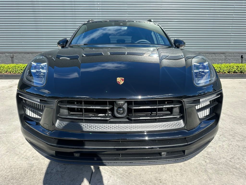 Thumbnail: 2026 Porsche Macan - 8