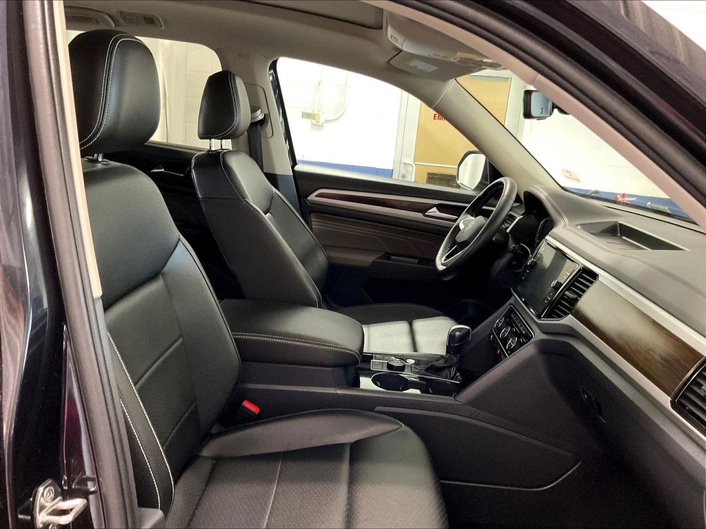 2023 Volkswagen Atlas — photo 11