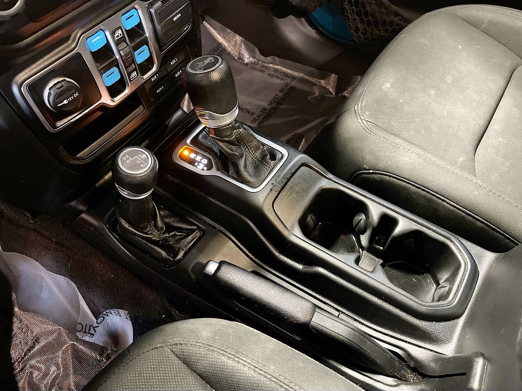 Used 2020 Bikini Pearlcoat Jeep Unlimited Sport S image 16