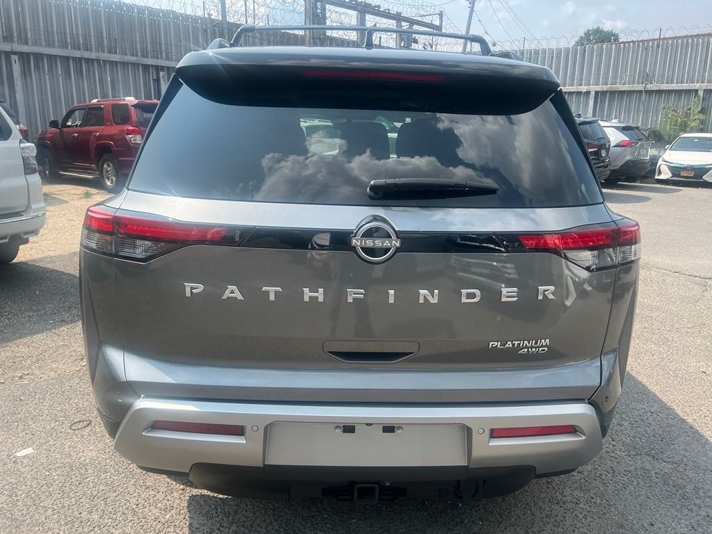 2023 Nissan Pathfinder Platinum 4