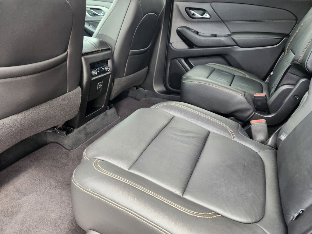 2021 Chevrolet Traverse LT Leather 32