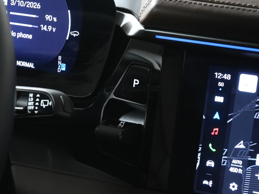 Thumbnail: 2025 Porsche Macan - 24