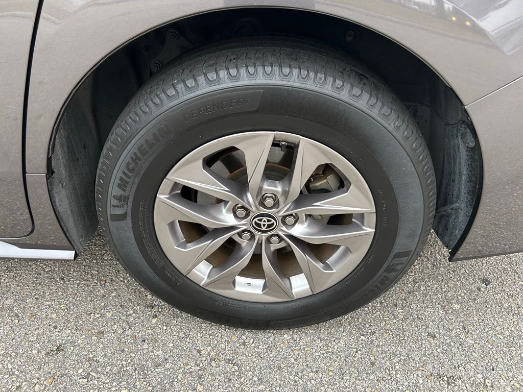 Thumbnail: 2021 Toyota Sienna - 9