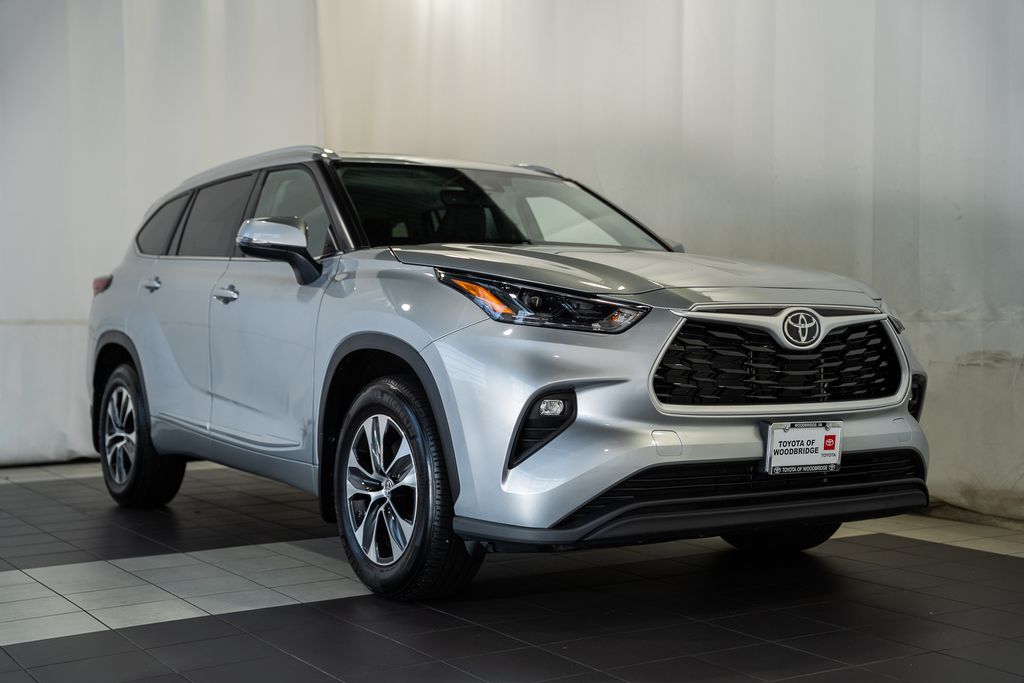 Celestial Silver Metallic 2025 Toyota Highlander SUV / Crossover All-Wheel Drive 8-Speed Automatic