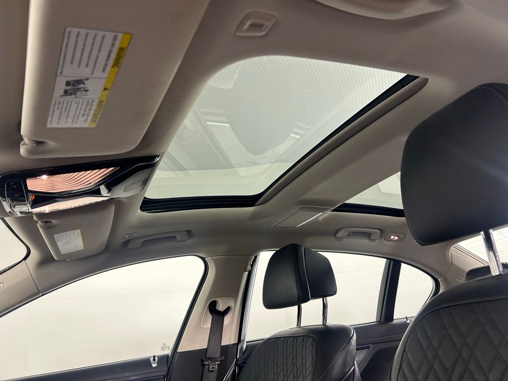 Thumbnail: 2022 BMW 7 Series - 22