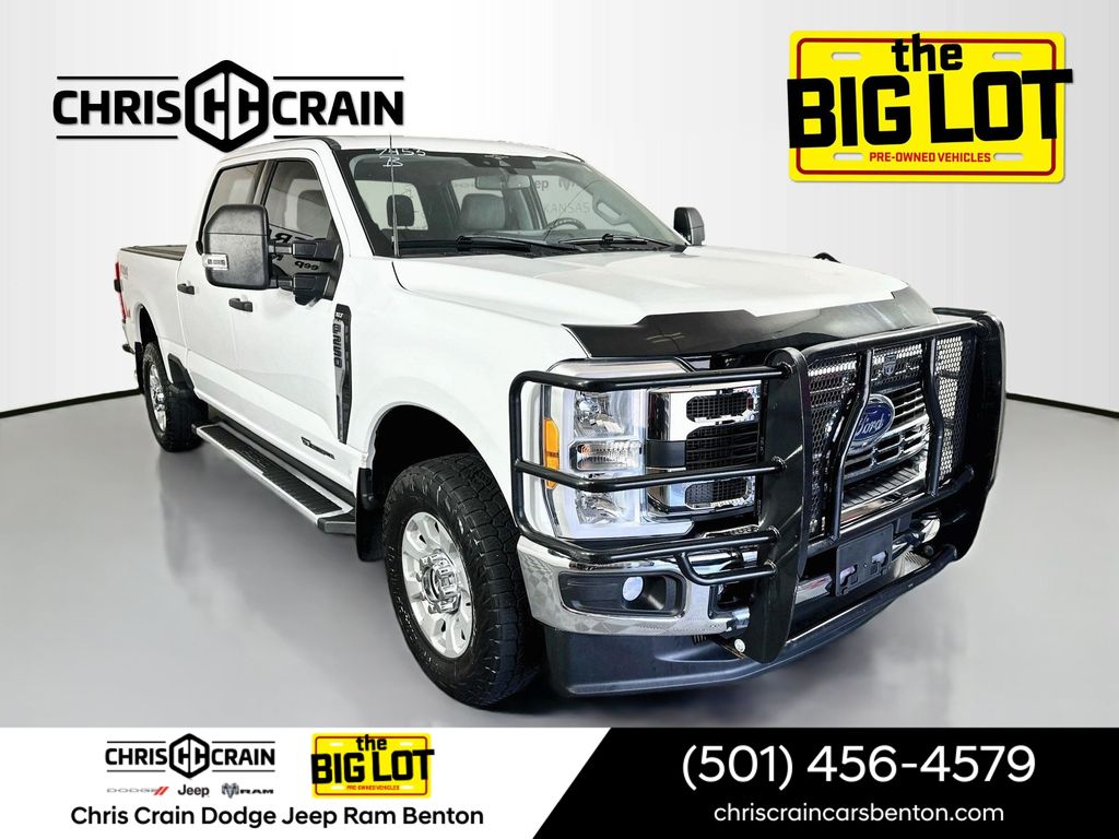 Oxford White 2023 Ford F-250 Super Duty Pickup Truck Four-Wheel Drive Automatic