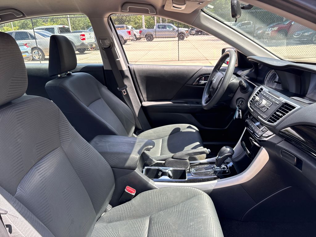 Used 2016  Honda LX image 27
