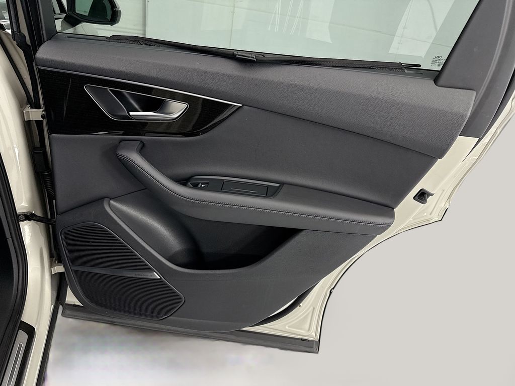 Thumbnail: 2023 Audi Q7 - 27