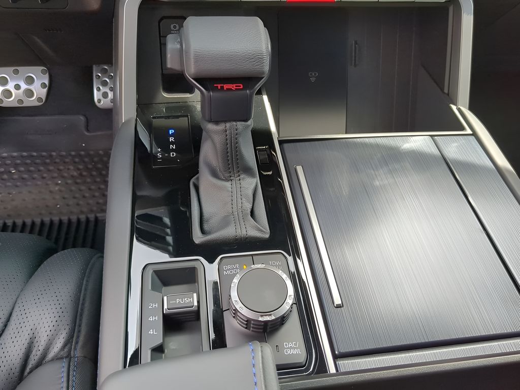 2025 Toyota Tundra Platinum - Photo 18