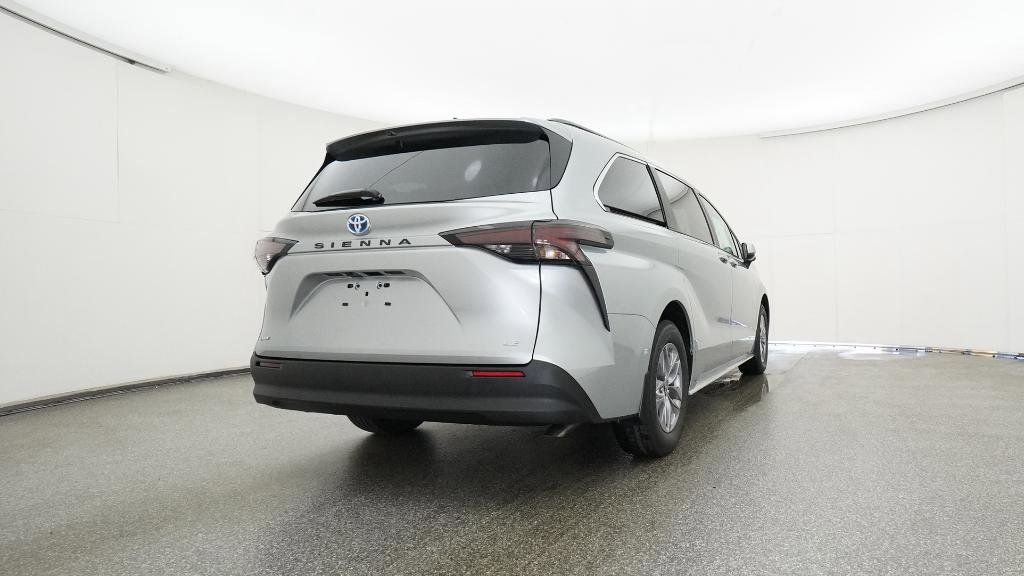 Thumbnail: 2025 Toyota Sienna - 29