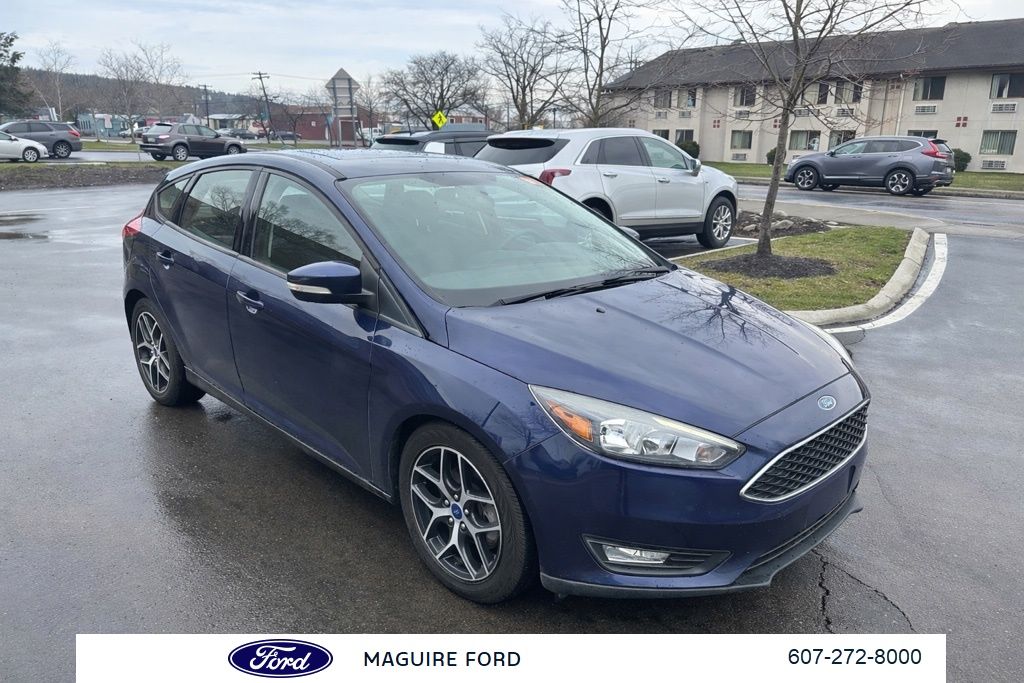 2017 Ford Focus SEL Hatchback Azul (Kona Blue Metallic) Hatchback Tracción delantera 6 velocidades Automática