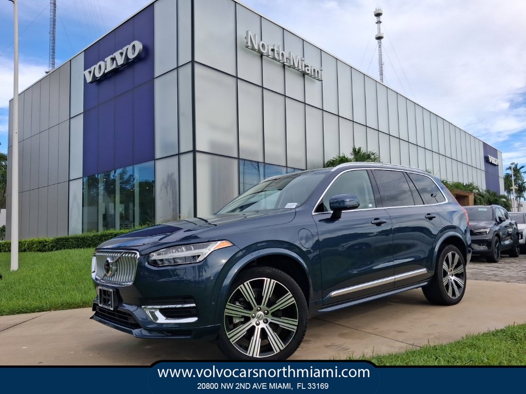 2025 Volvo XC90 Plug-In Hybrid T8 Plus