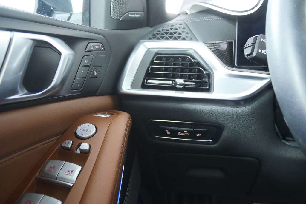 Thumbnail: 2025 BMW X7 - 23