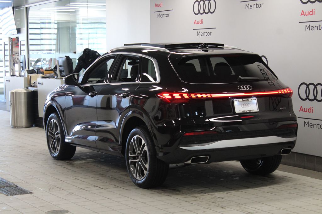 Thumbnail: 2025 Audi Q5 - 4