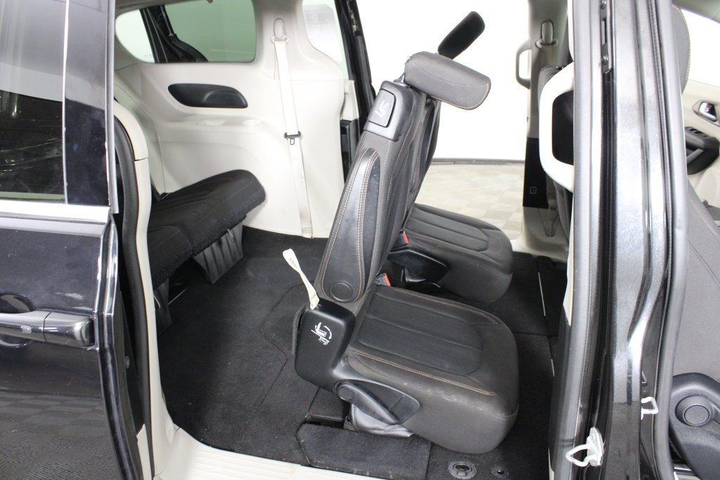 Used 2017 Chrysler Pacifica for sale in 