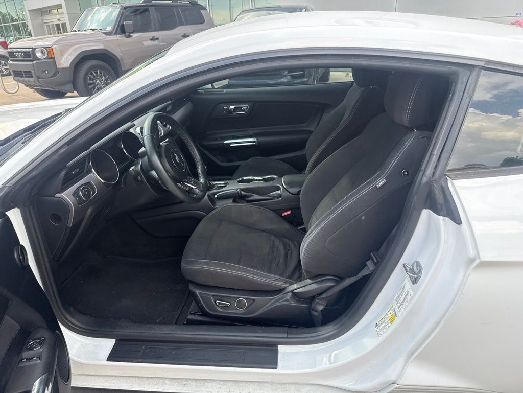 2016 Ford Mustang EcoBoost White at Autostrade