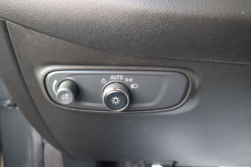 2021 Chevrolet Equinox LS 17