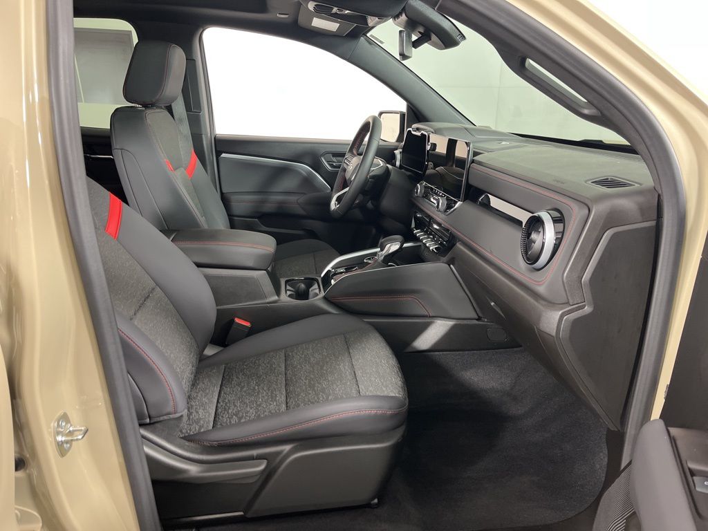 Thumbnail: 2024 Chevrolet Colorado - 8