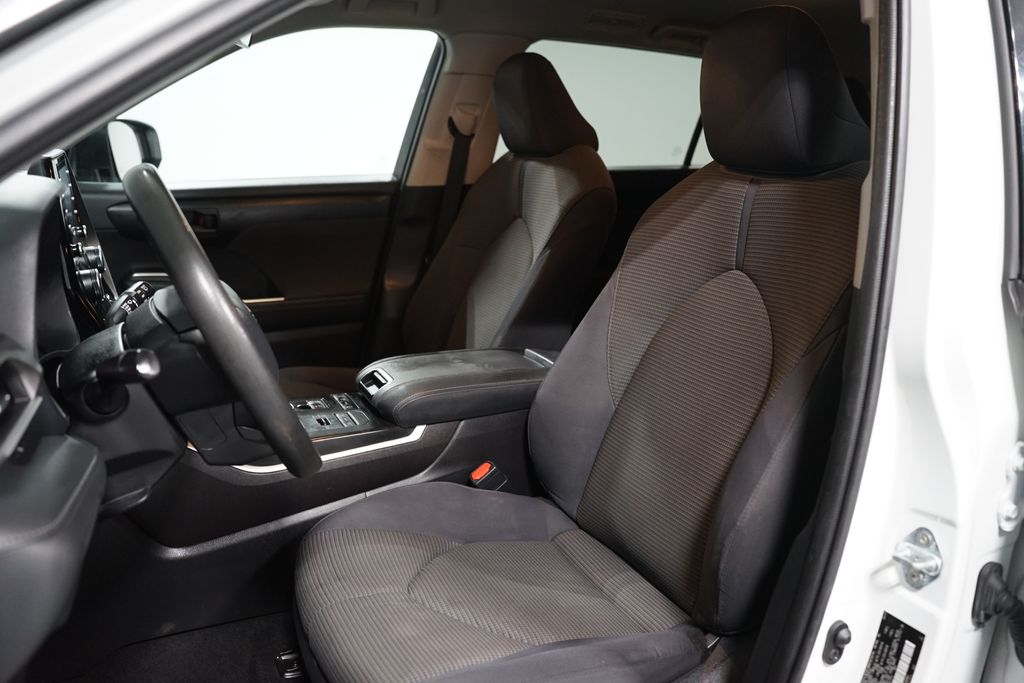 Thumbnail: 2021 Toyota Highlander - 25