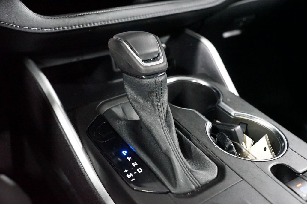 Thumbnail: 2022 Toyota Highlander - 21