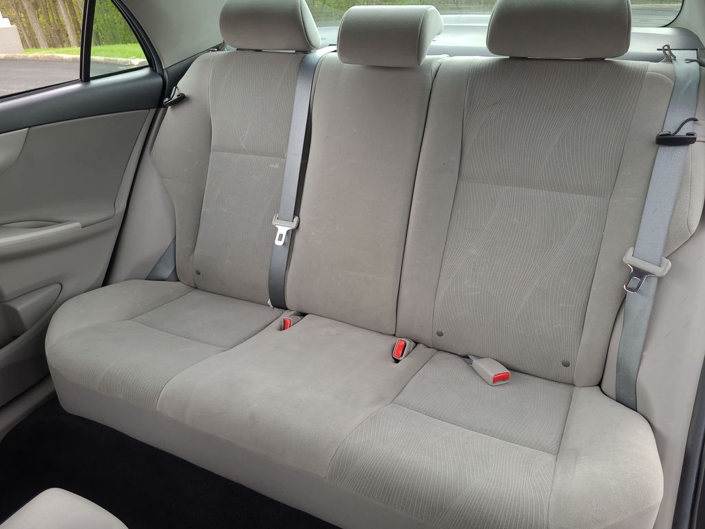 2013 Toyota Corolla LE 18