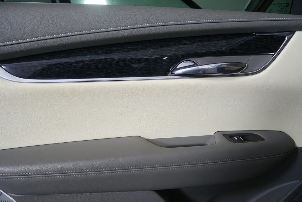 Thumbnail: 2021 Cadillac XT6 - 14