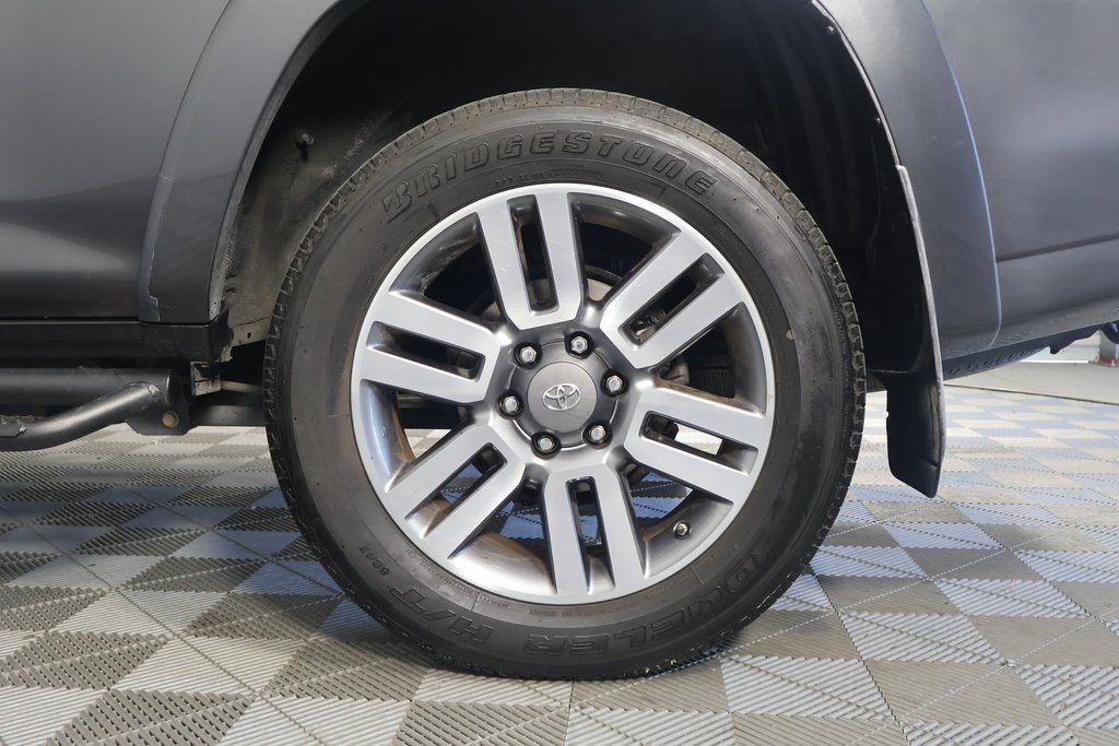2015 Toyota 4Runner SR5 16